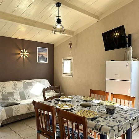 Maison 2 Pieces/mezzanine, Piscines Chauffee, Tennis - - Fr-1-224a-666 Holiday home *